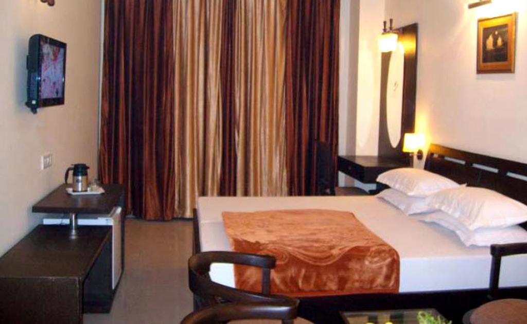 Hotel Hong Kong Inn Amritsar Oda fotoğraf
