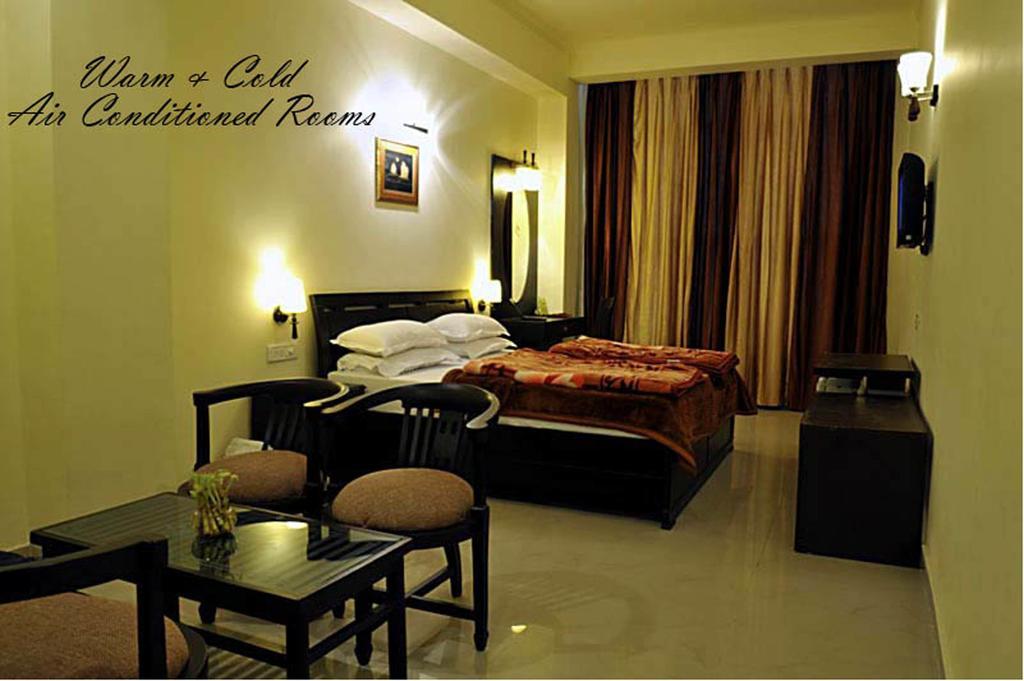 Hotel Hong Kong Inn Amritsar Oda fotoğraf