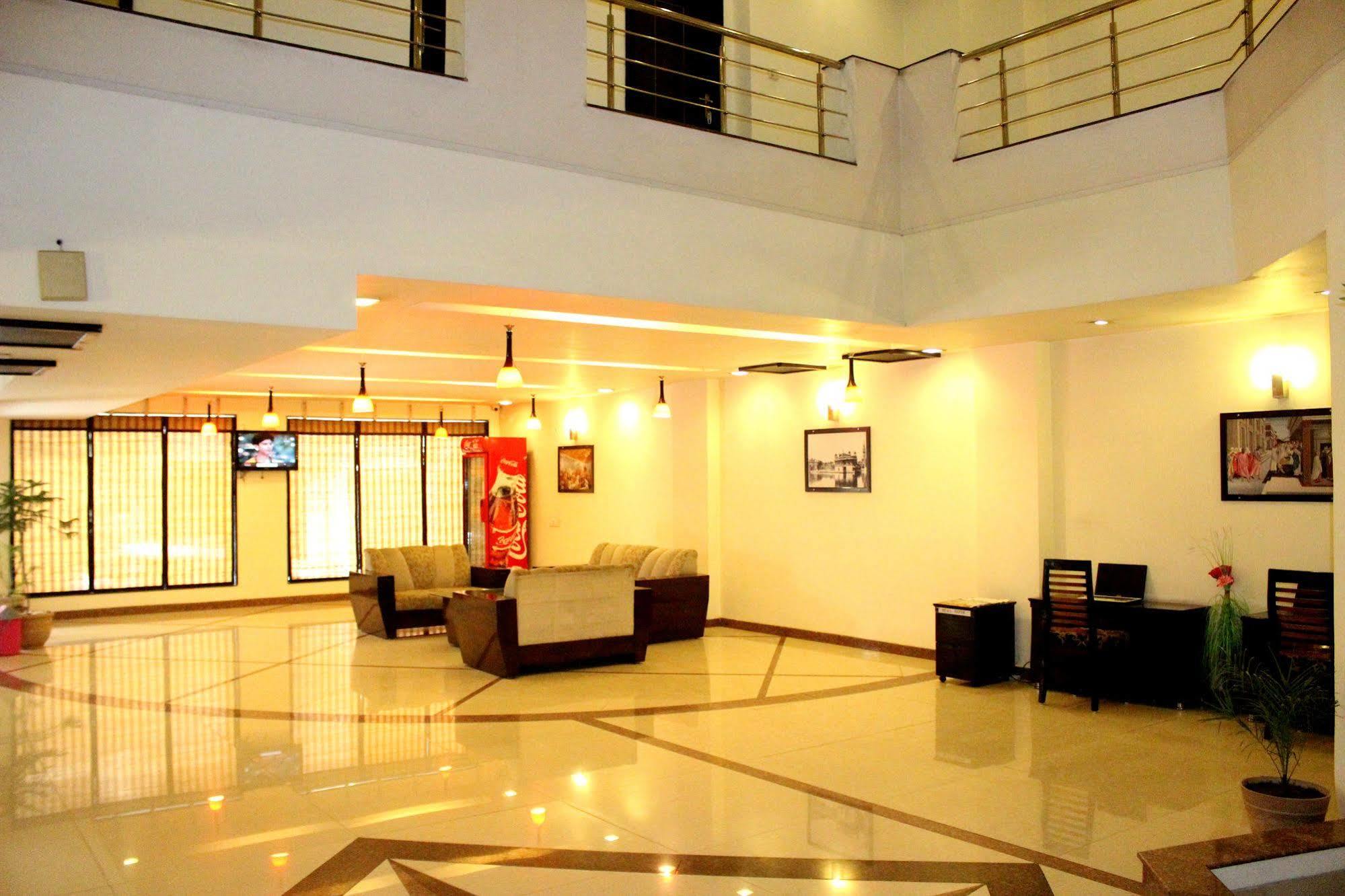 Hotel Hong Kong Inn Amritsar Dış mekan fotoğraf