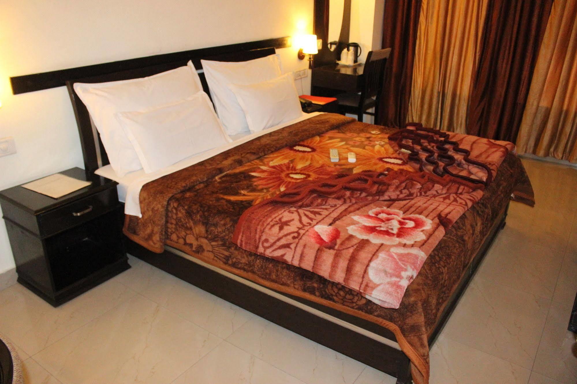 Hotel Hong Kong Inn Amritsar Dış mekan fotoğraf