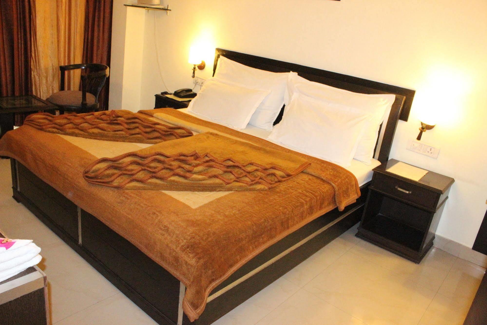 Hotel Hong Kong Inn Amritsar Dış mekan fotoğraf